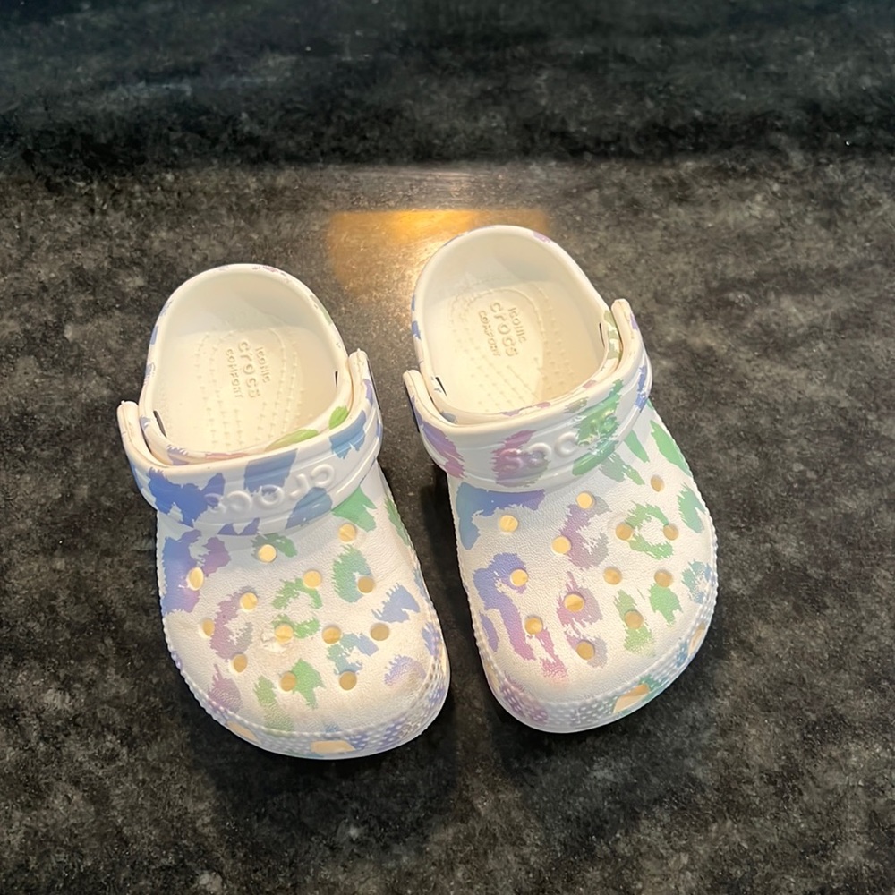 Crocs size 7